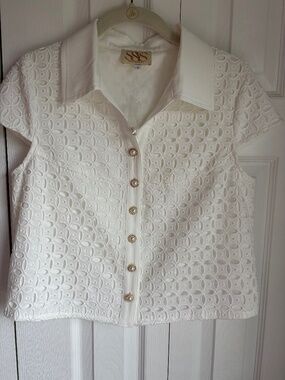 SSYS short sleeve collared eyelet top/ Size S/ New